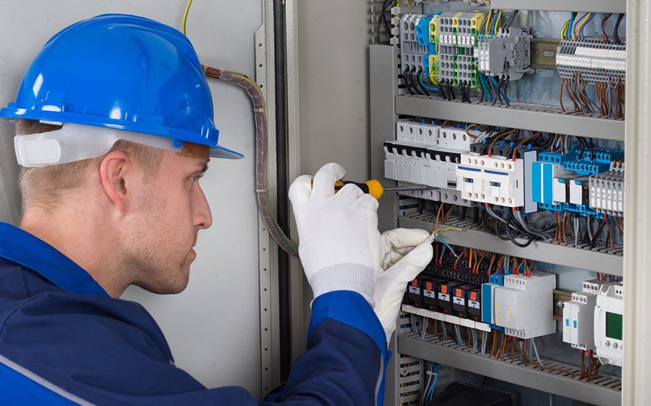 recherche travail électricien bâtiment Courdimanche